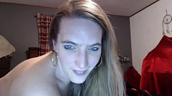 Roxxxanne69’s Pale Ass Stretched By Anal Beads